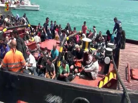 Thousands of illegal immigrants saved in Italian waters