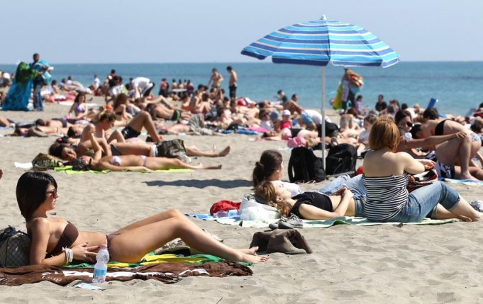 CALDO: ASSAGGIO D'ESTATE SU LITORALE ROMA, GIA' PRIMI TUFFI