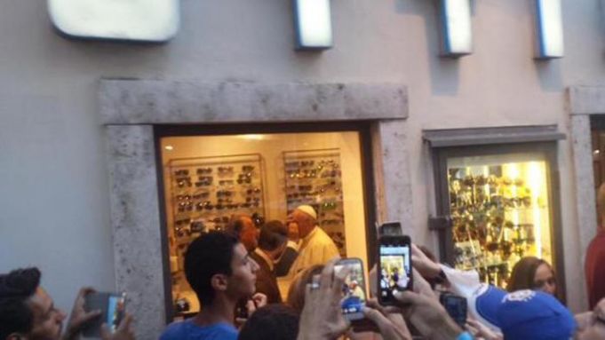 Pope Francis pays surprise visit to opticians on Via del Babuino.