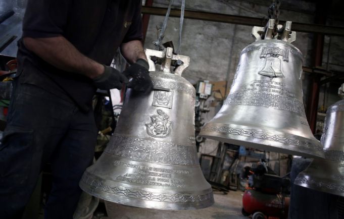 Applying the finishing touches in the foundry workshop. Photo Alessia Pierdomenico for Bloomberg.