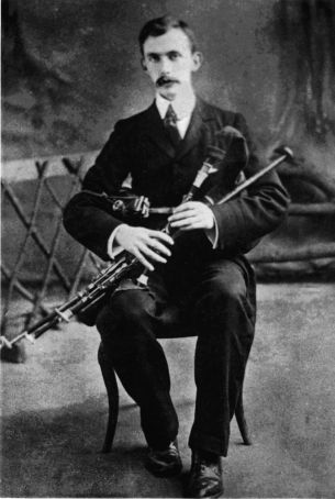 Éamonn Ceannt played the uilleann pipes for Pope Pius X.