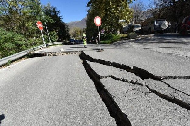 norcia earthquake road