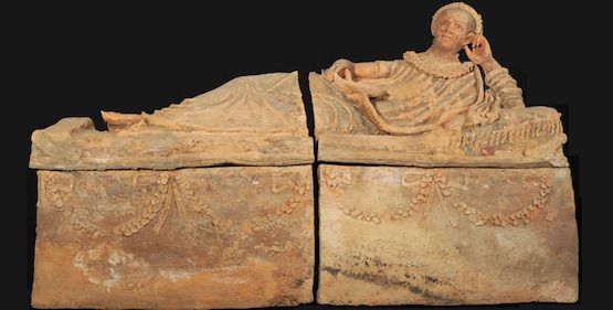 Etruscan_sarcophagus_recovered_in_Ginevra