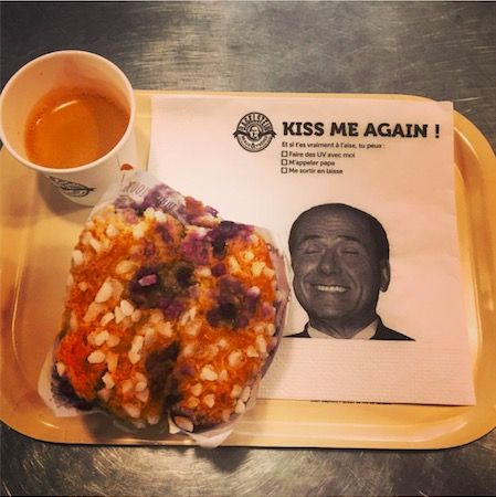 Kiss me again. Berlusconi at Bagelstein's