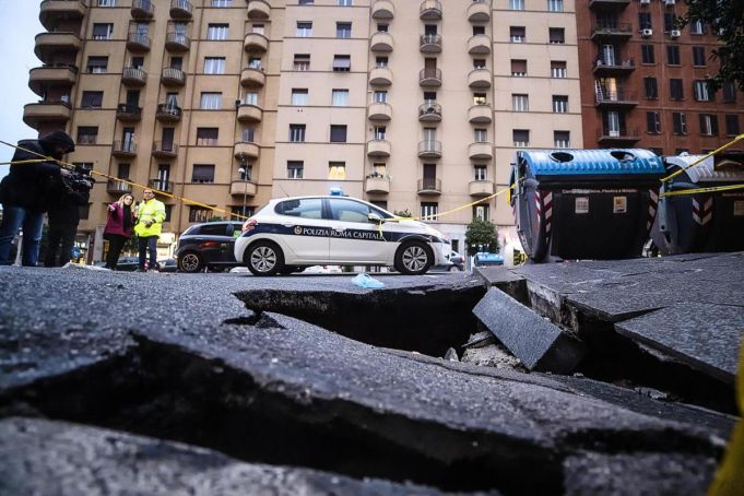 Alarm raised over Rome sinkholes