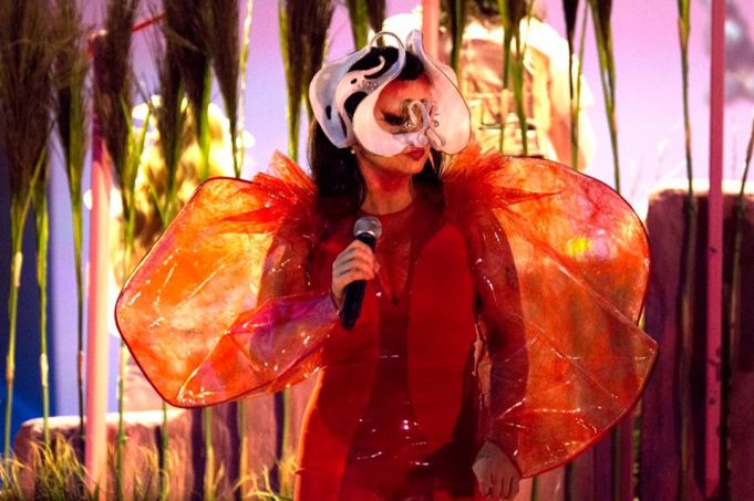 Björk reschedules cancelled Rome concert