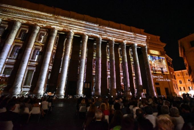 Free light show at Rome's Temple of Hadrian