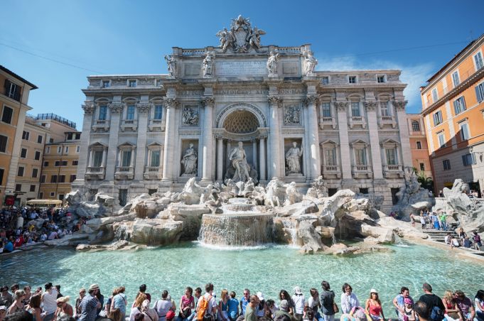 Tourists fined for jumping into Rome's Trevi Fountain