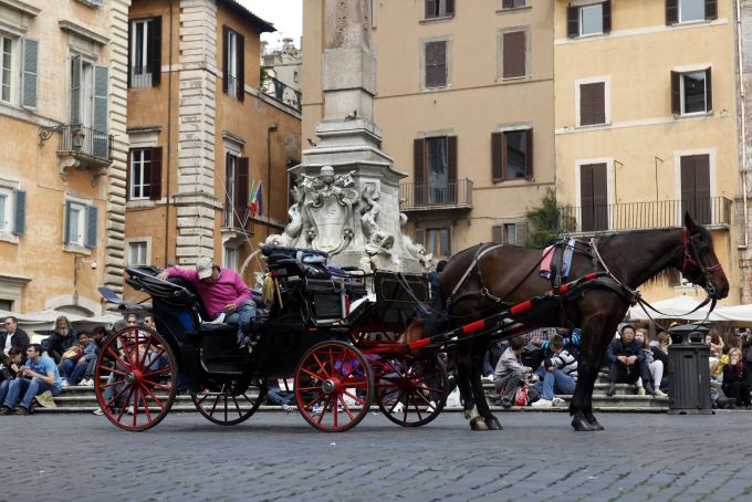 Rome's horse-drawn carriages move to city parks