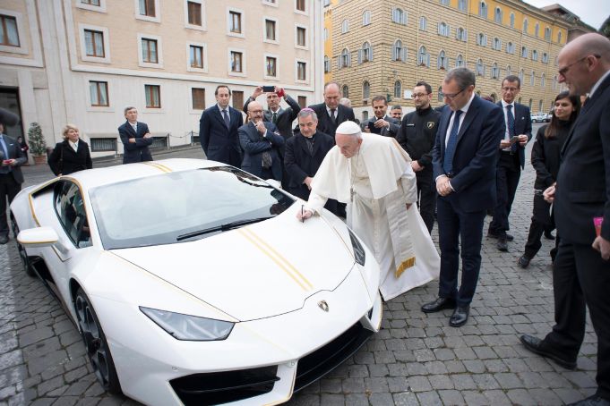 Pope Francis raffles his white Lamborghini