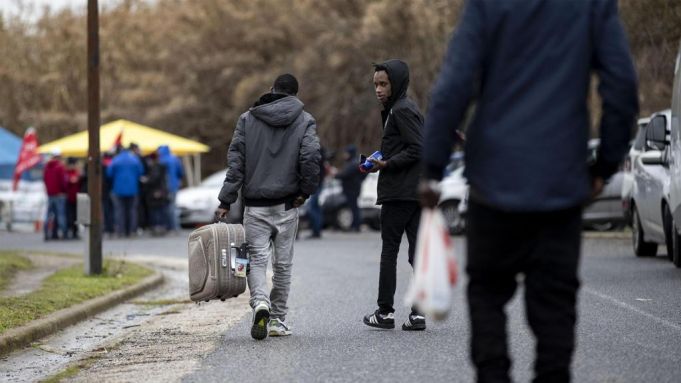 Controversy over closure of Rome asylum seeker reception centre