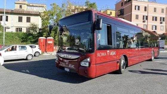 Rome bus driver suspended for parking bus outside house