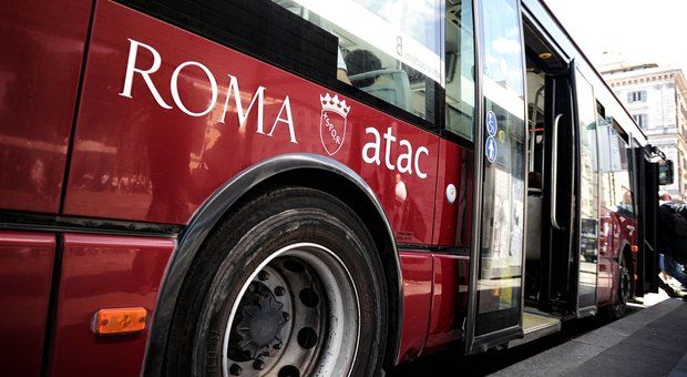 4,000 apply for 200 jobs as Rome city bus drivers