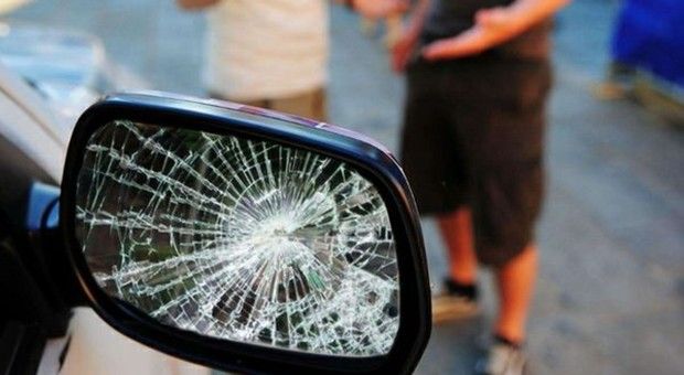 British drivers warned of Rome mirror scam
