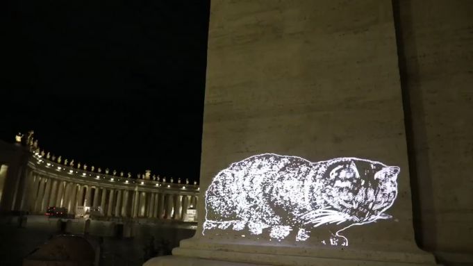 Cat light shows on Rome monuments