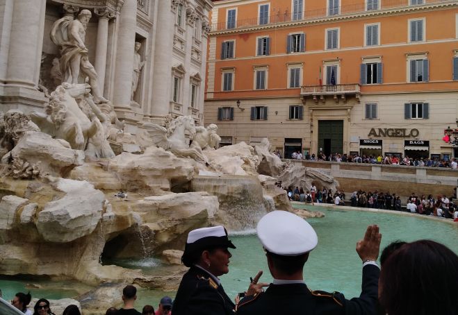 US tourist fined for jumping into Rome's Trevi Fountain