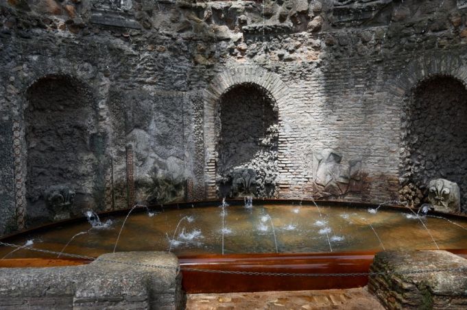 Water garden on Rome's Palatine Hill comes back to life after 300 years