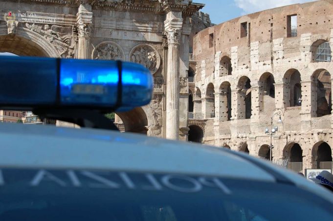 Rome cracks down on illegal trading at Colosseum