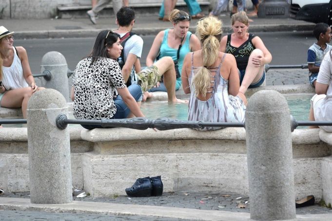 Rome fines seven tourists €450 for bathing in historic fountains