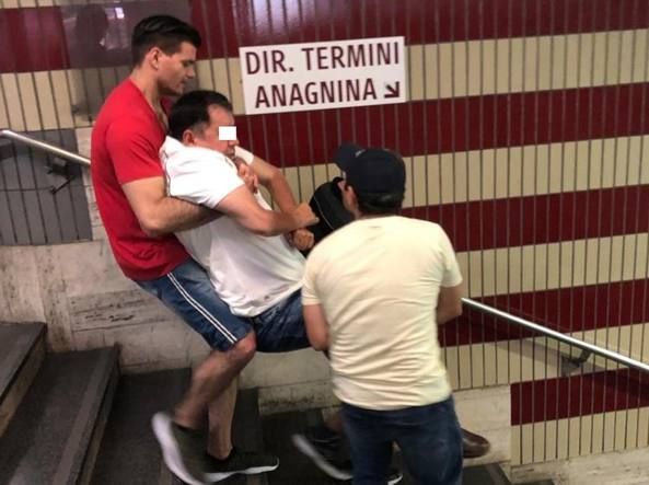 Rome metro lift and escalators broken: commuters carry disabled tourist