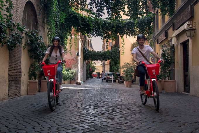 Rome mayor urges Romans to respect bike sharing