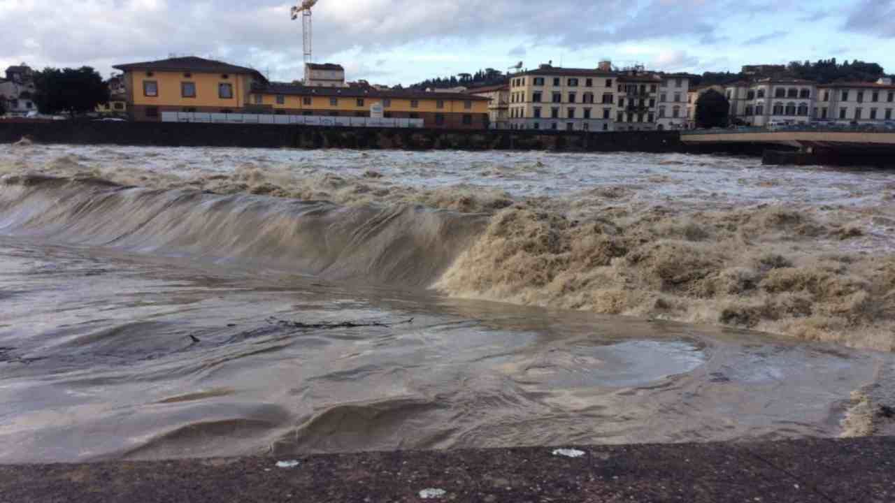 Florence on alert as river Arno rises to highest levels in 20 years