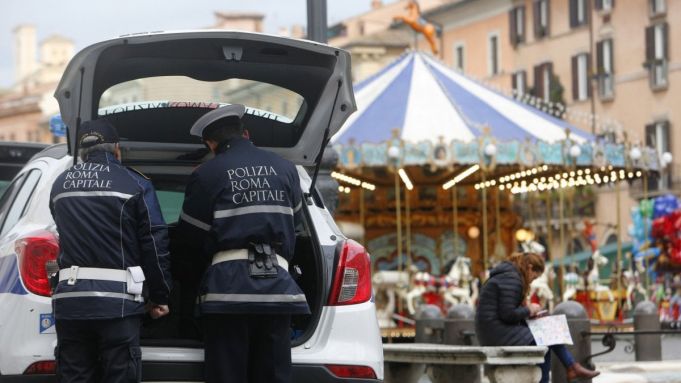 Rome police close Christmas market in Piazza Navona