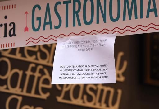 Coronavirus: Rome bar bans Chinese tourists