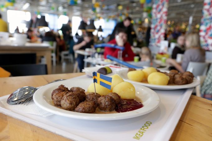 Rome: IKEA customers argue, plates fly, child injured