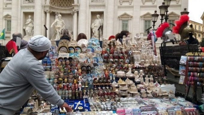Rome moves souvenirs away from tourist sites