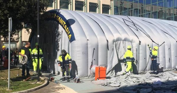 Coronavirus: Rome sets up pre-triage tents outside hospitals