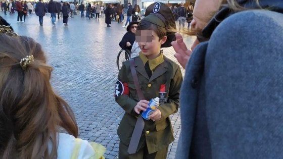 Little Hitler costume shocks in Piazza Navona carnival