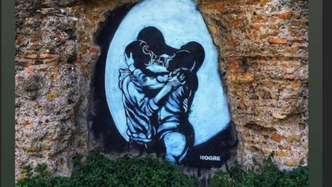 Rome street artist defaces Roman aqueduct