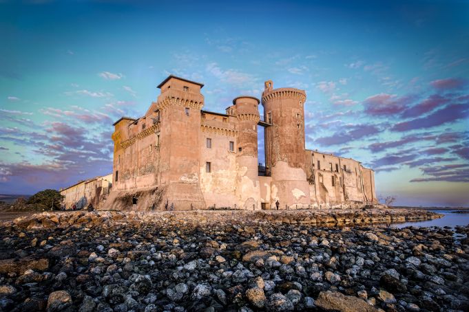 Rome: mediaeval castle on a beach: photo contest