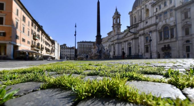 Rome: Grass grows in deserted Piazza Navona