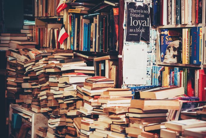 Rome postpones reopening of bookshops