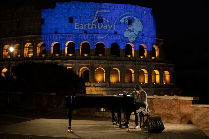 World Earth Day in Rome: Zucchero performs Bono song at Colosseum