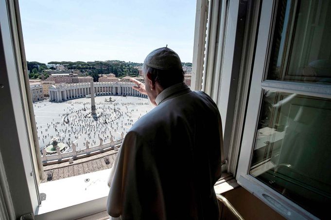 Public returns to St Peter's Square for pope's blessing