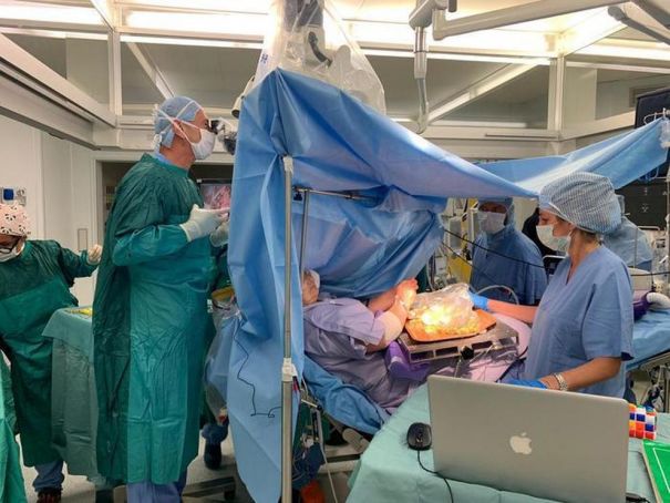 Italy: woman makes stuffed olives during brain operation