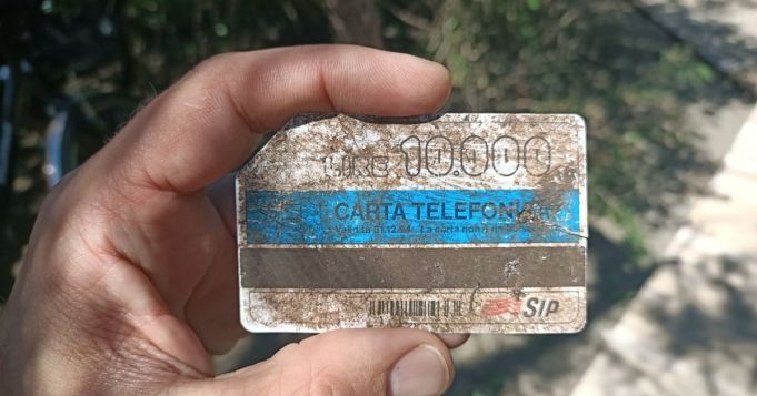 Phone card from 1994 found in the sand: On Socials 'So that's how they clean beaches?'
