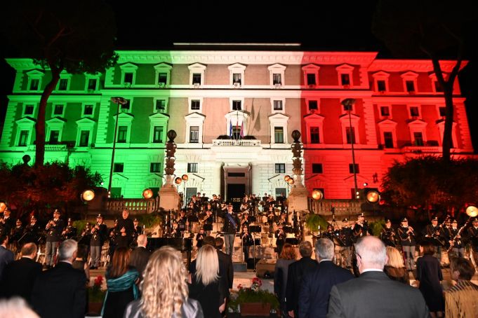 Italy honours covid-19 victims and heroes with Rome concert