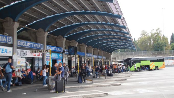 Italy: Covid-19 tests for travellers arriving in Rome by bus from high-risk countries