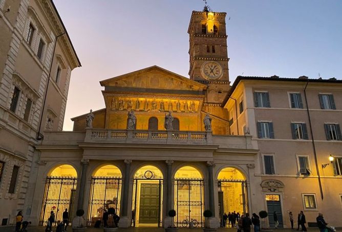Rome lights up the heart of Trastevere