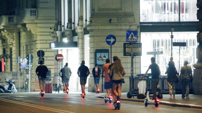Rome's electric scooter races at night