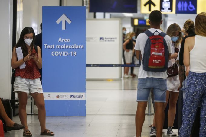Covid-19 in Italy: rapid tests for all passengers on Rome-Milan flights