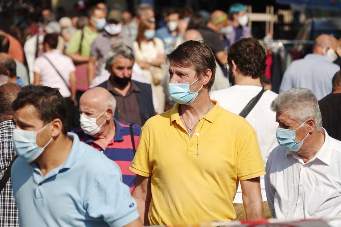 Covid-19: Italy considers making masks compulsory outdoors