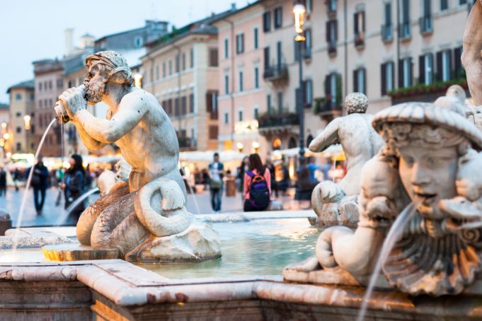 Rome fountain vandalised in Piazza Navona