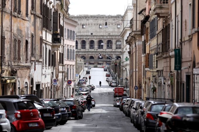 Covid-19: Rome's Colosseum closes to visitors