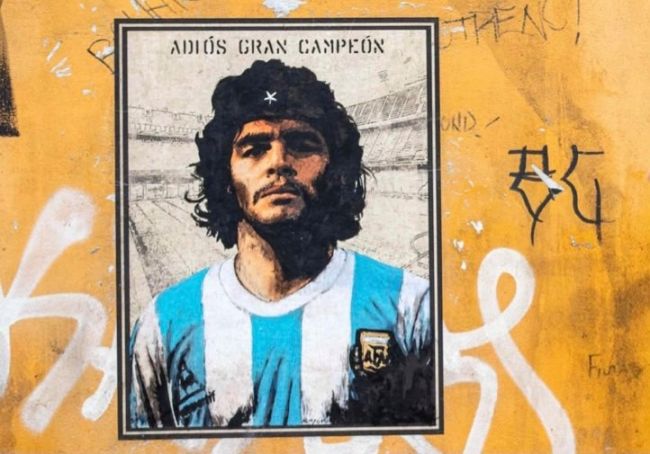 Diego Maradona as Che Guevara in Rome street art