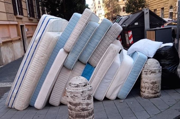 Rome mayor's fury over 15 mattresses dumped on street near Vatican
